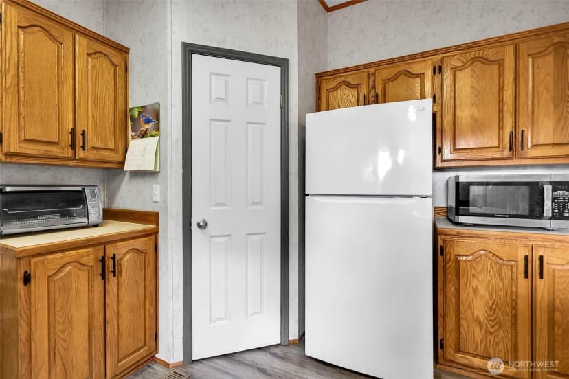 Property photo for 28707 26th Avenue E, Roy photo 9