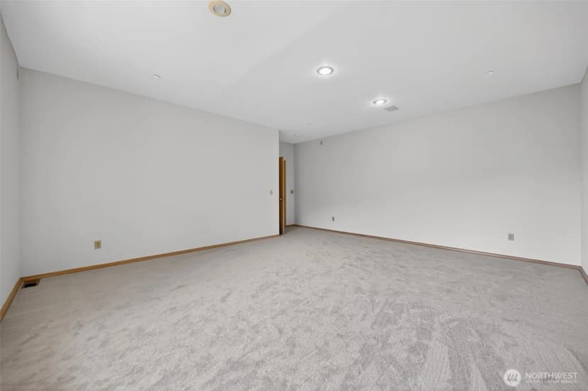 Property photo for 18432 W Lake Desire Drive Se, Renton photo 21