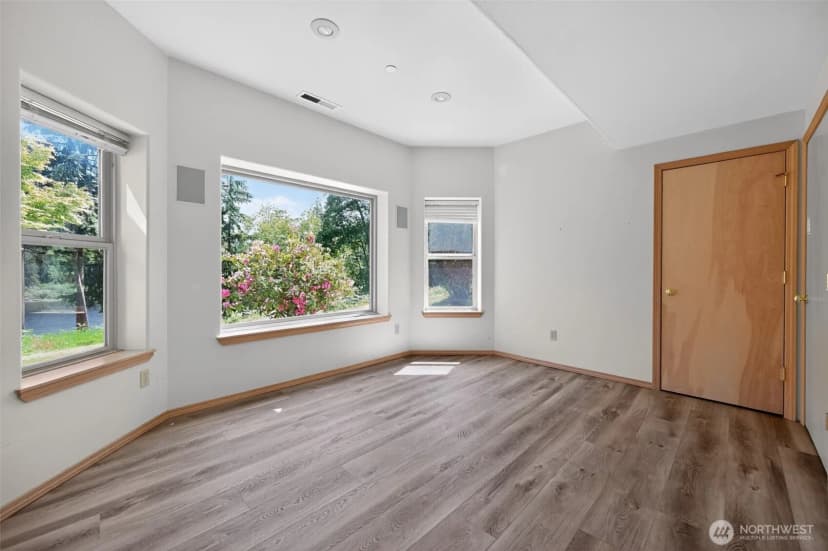 Property photo for 18432 W Lake Desire Drive Se, Renton photo 25