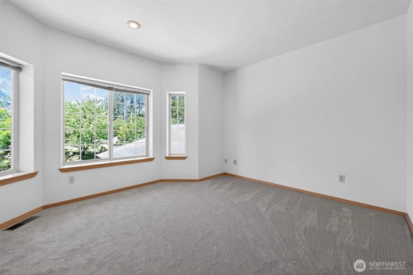 Property photo for 18432 W Lake Desire Drive Se, Renton photo 27