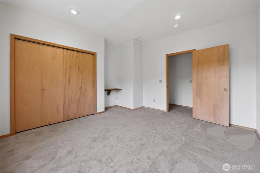 Property photo for 18432 W Lake Desire Drive Se, Renton photo 30