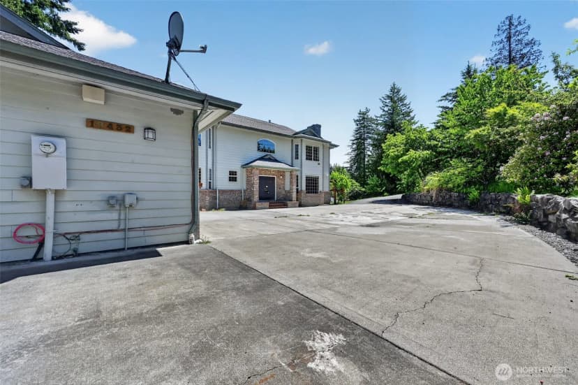 Property photo for 18432 W Lake Desire Drive Se, Renton photo 35