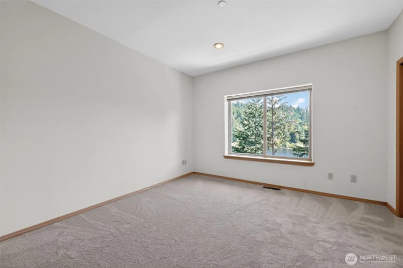 Property photo for 18432 W Lake Desire Drive Se, Renton photo 32