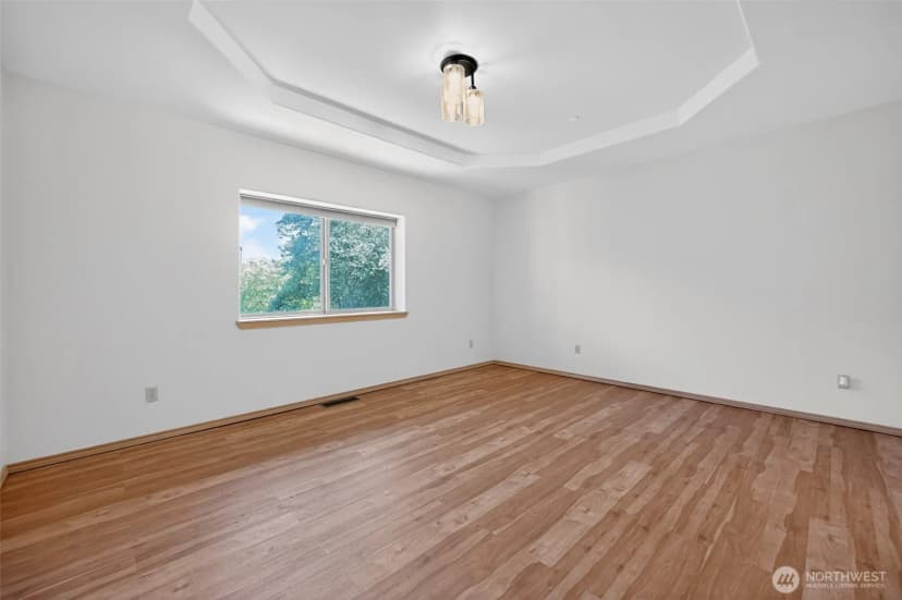 Property photo for 18432 W Lake Desire Drive Se, Renton photo 16
