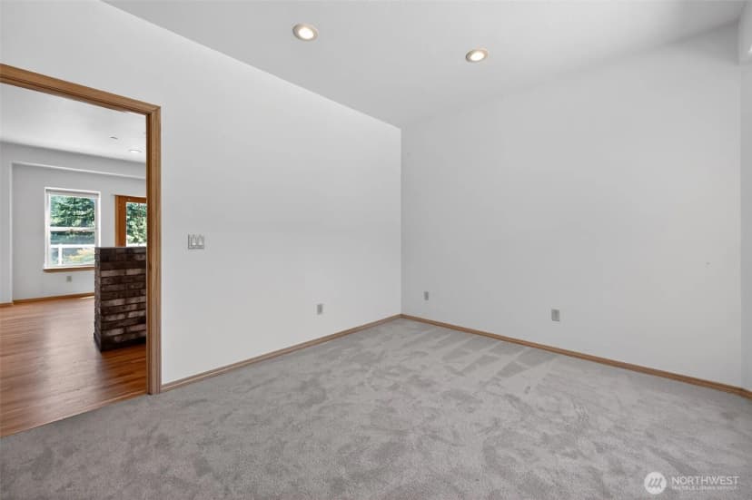 Property photo for 18432 W Lake Desire Drive Se, Renton photo 22
