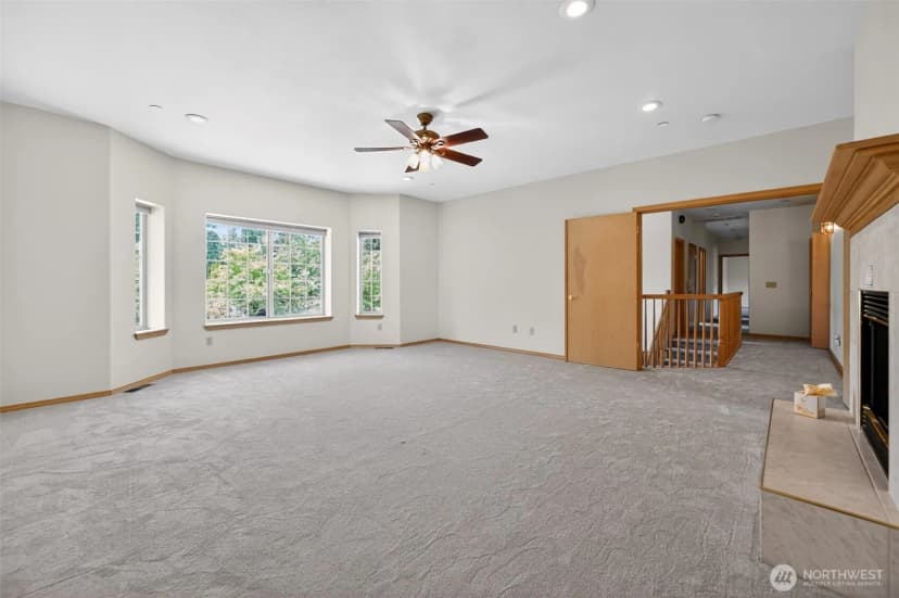 Property photo for 18432 W Lake Desire Drive Se, Renton photo 8
