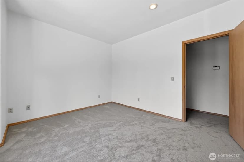 Property photo for 18432 W Lake Desire Drive Se, Renton photo 29