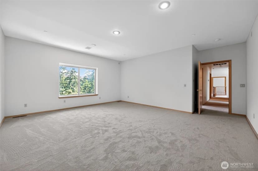 Property photo for 18432 W Lake Desire Drive Se, Renton photo 28