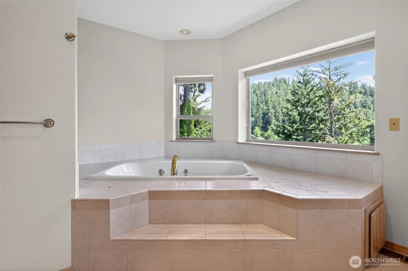 Property photo for 18432 W Lake Desire Drive Se, Renton photo 15