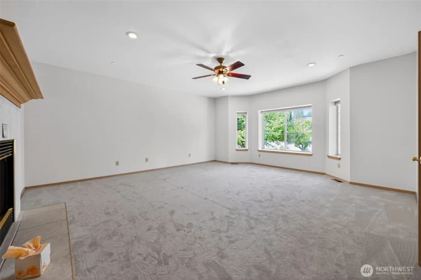 Property photo for 18432 W Lake Desire Drive Se, Renton photo 4