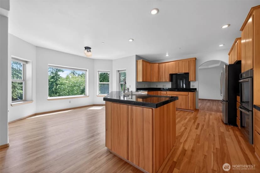 Property photo for 18432 W Lake Desire Drive Se, Renton photo 14