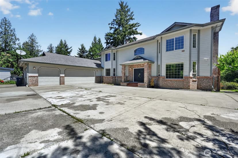 Property photo for 18432 W Lake Desire Drive Se, Renton