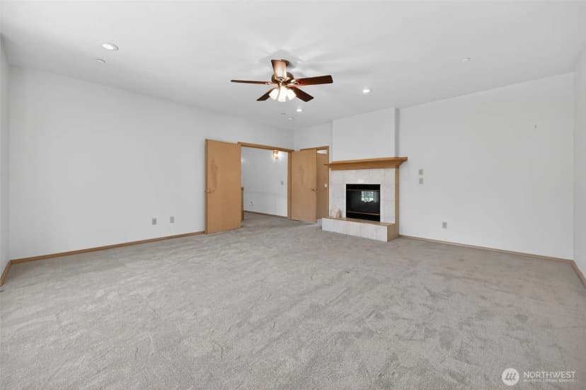 Property photo for 18432 W Lake Desire Drive Se, Renton photo 3