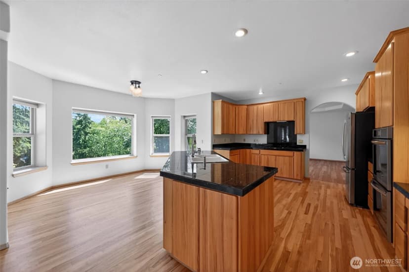 Property photo for 18432 W Lake Desire Drive Se, Renton photo 10