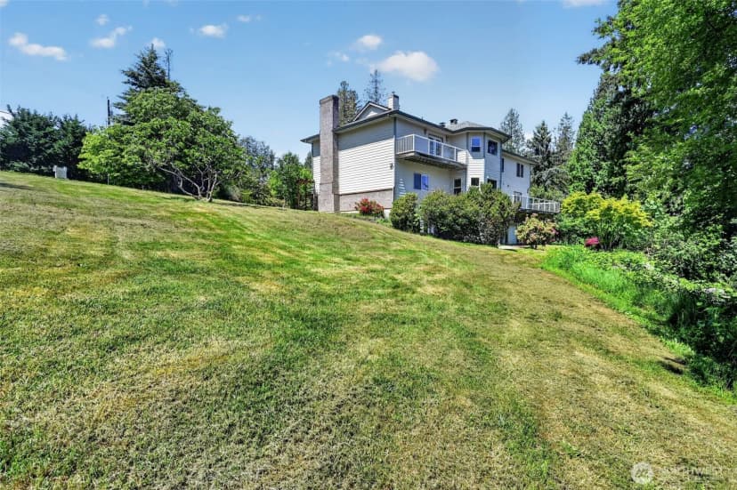 Property photo for 18432 W Lake Desire Drive Se, Renton photo 38