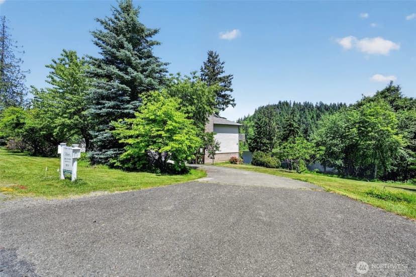 Property photo for 18432 W Lake Desire Drive Se, Renton photo 39