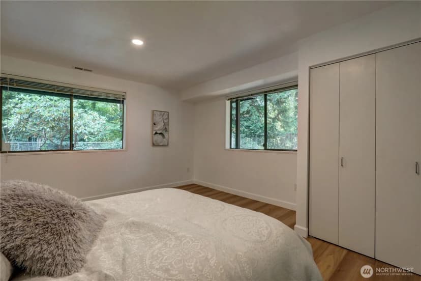 Property photo for 901 129th Place Ne, Bellevue photo 22