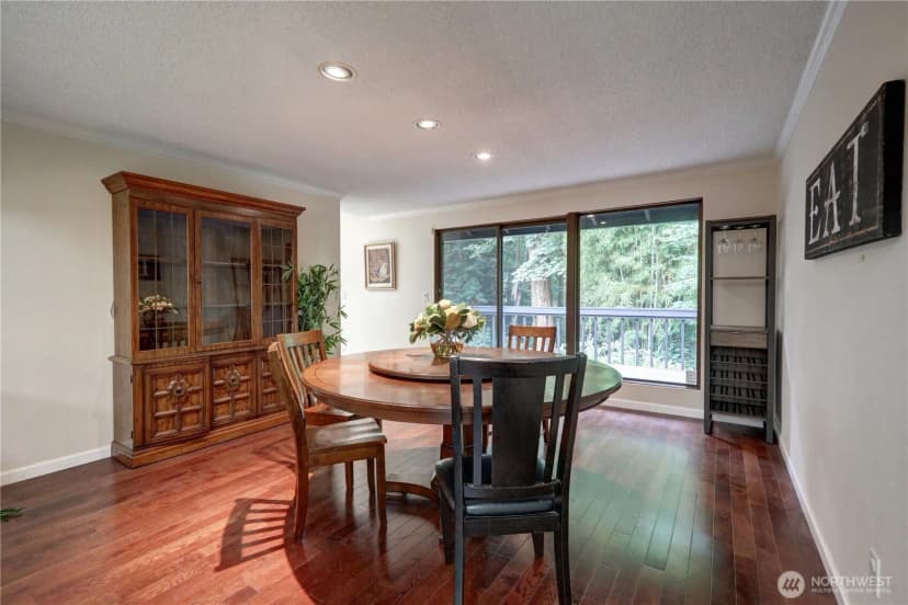 Property photo for 901 129th Place Ne, Bellevue photo 11