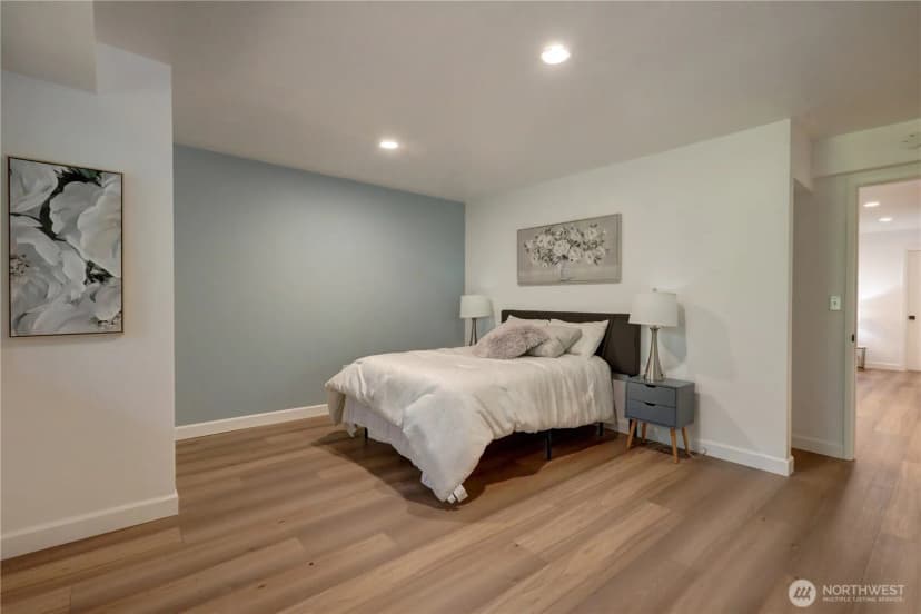 Property photo for 901 129th Place Ne, Bellevue photo 32