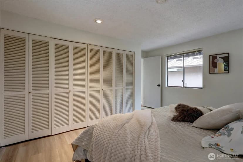 Property photo for 901 129th Place Ne, Bellevue photo 17