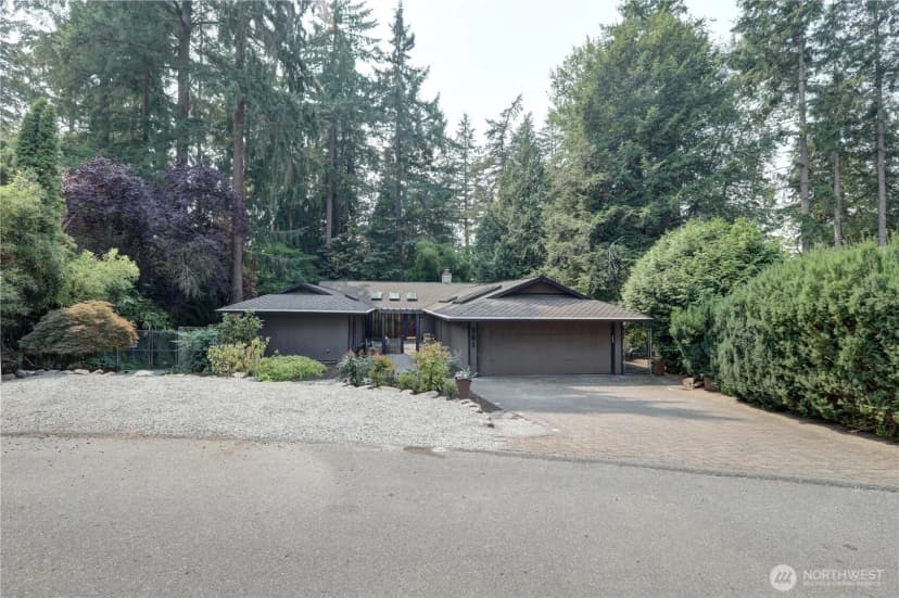 Property photo for 901 129th Place Ne, Bellevue photo 2
