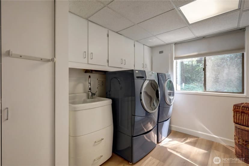 Property photo for 901 129th Place Ne, Bellevue photo 37