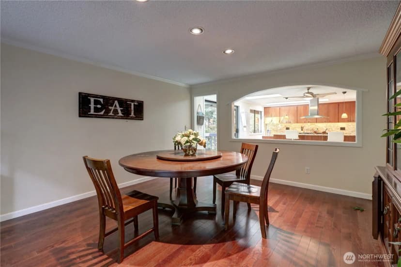 Property photo for 901 129th Place Ne, Bellevue photo 10