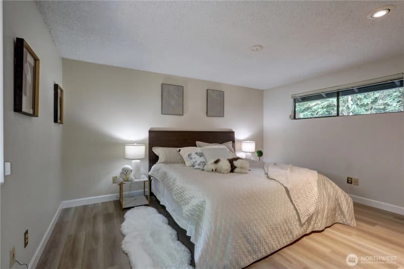 Property photo for 901 129th Place Ne, Bellevue photo 16