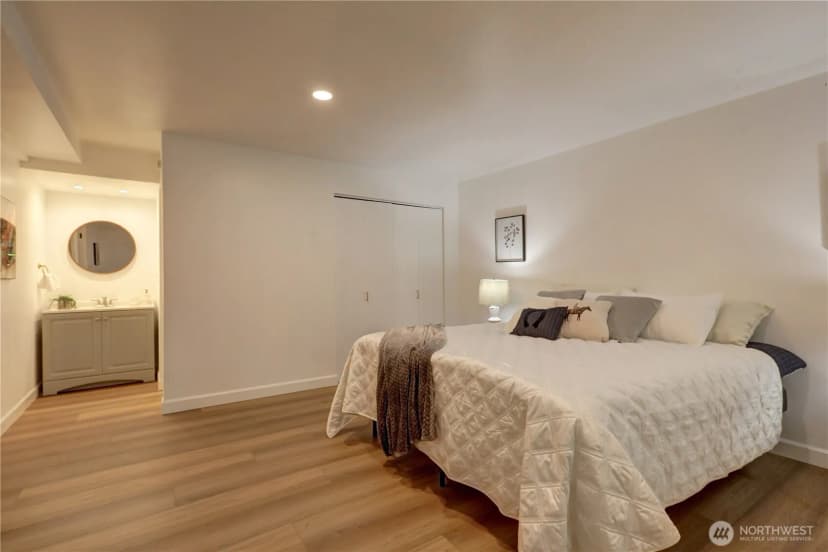Property photo for 901 129th Place Ne, Bellevue photo 30