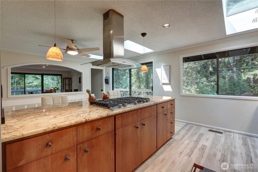 Property photo for 901 129th Place Ne, Bellevue photo 9