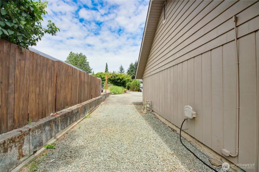 Property photo for 16958 Obstruction Drive, Burlington photo 11