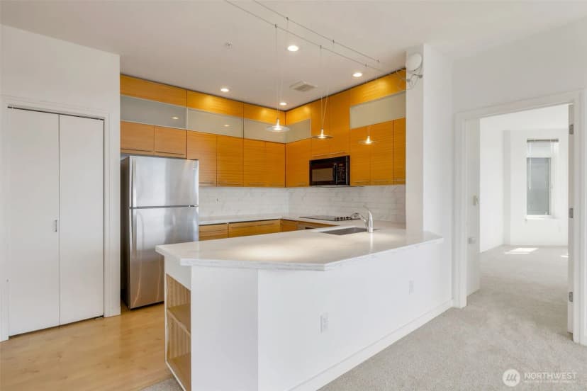 Property photo for 2414 1st Avenue #617, Seattle photo 9
