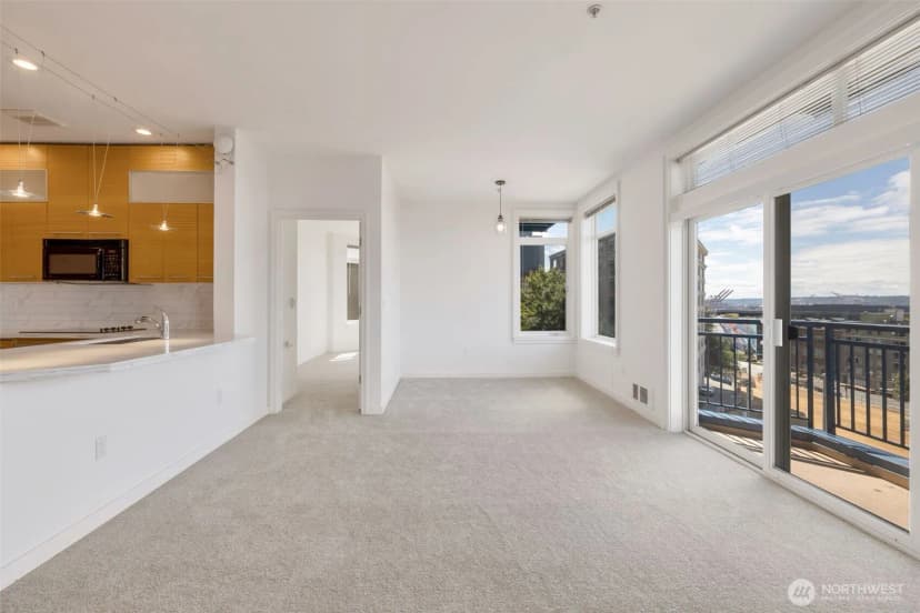 Property photo for 2414 1st Avenue #617, Seattle photo 7