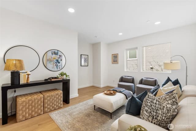 Property photo for 12524 15th Avenue Ne #b, Seattle photo 3