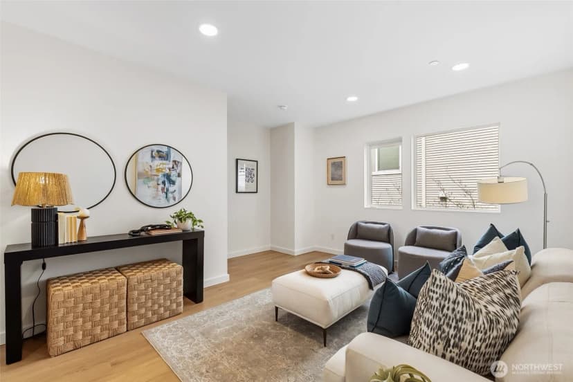 Property photo for 12524 15th Avenue Ne #b, Seattle photo 3