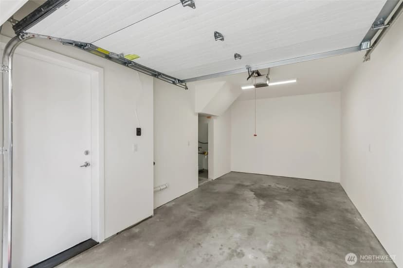 Property photo for 12524 15th Avenue Ne #b, Seattle photo 24
