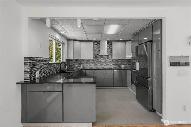 Property photo for 803 S 301st Place, Federal Way photo 5