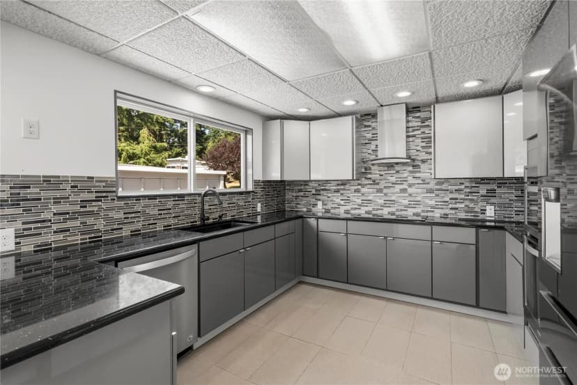 Property photo for 803 S 301st Place, Federal Way photo 6