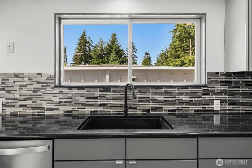 Property photo for 803 S 301st Place, Federal Way photo 7