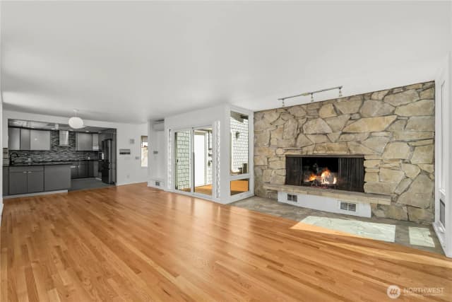 Property photo for 803 S 301st Place, Federal Way photo 4