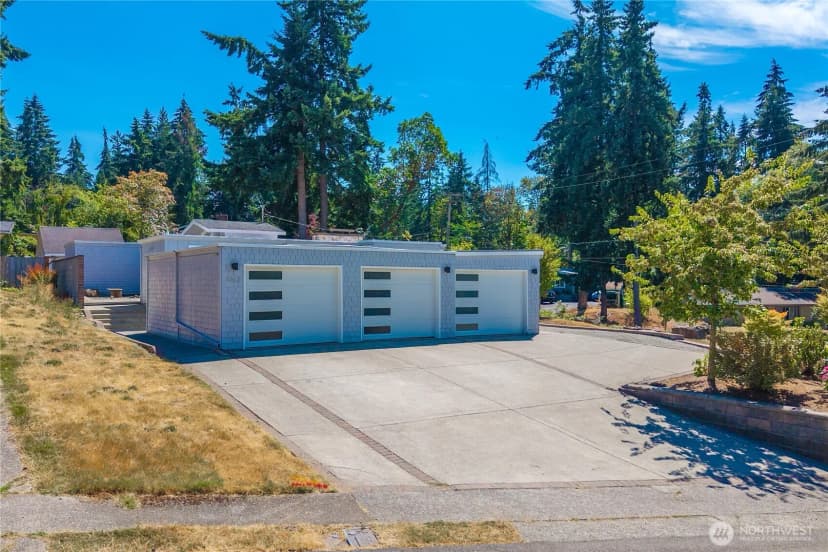 Property photo for 803 S 301st Place, Federal Way photo 2