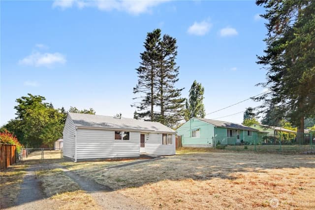 Property photo for 842 Sw 126th Street, Seattle