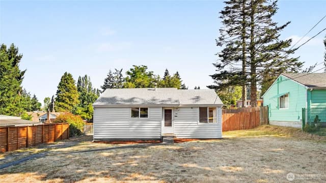 Property photo for 842 Sw 126th Street, Seattle photo 2