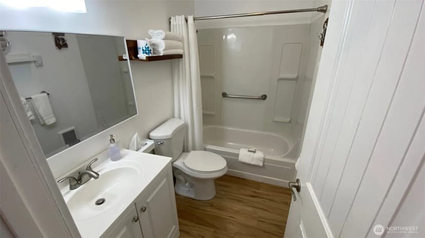 Property photo for 304 14th Street Nw #203, Long Beach photo 13