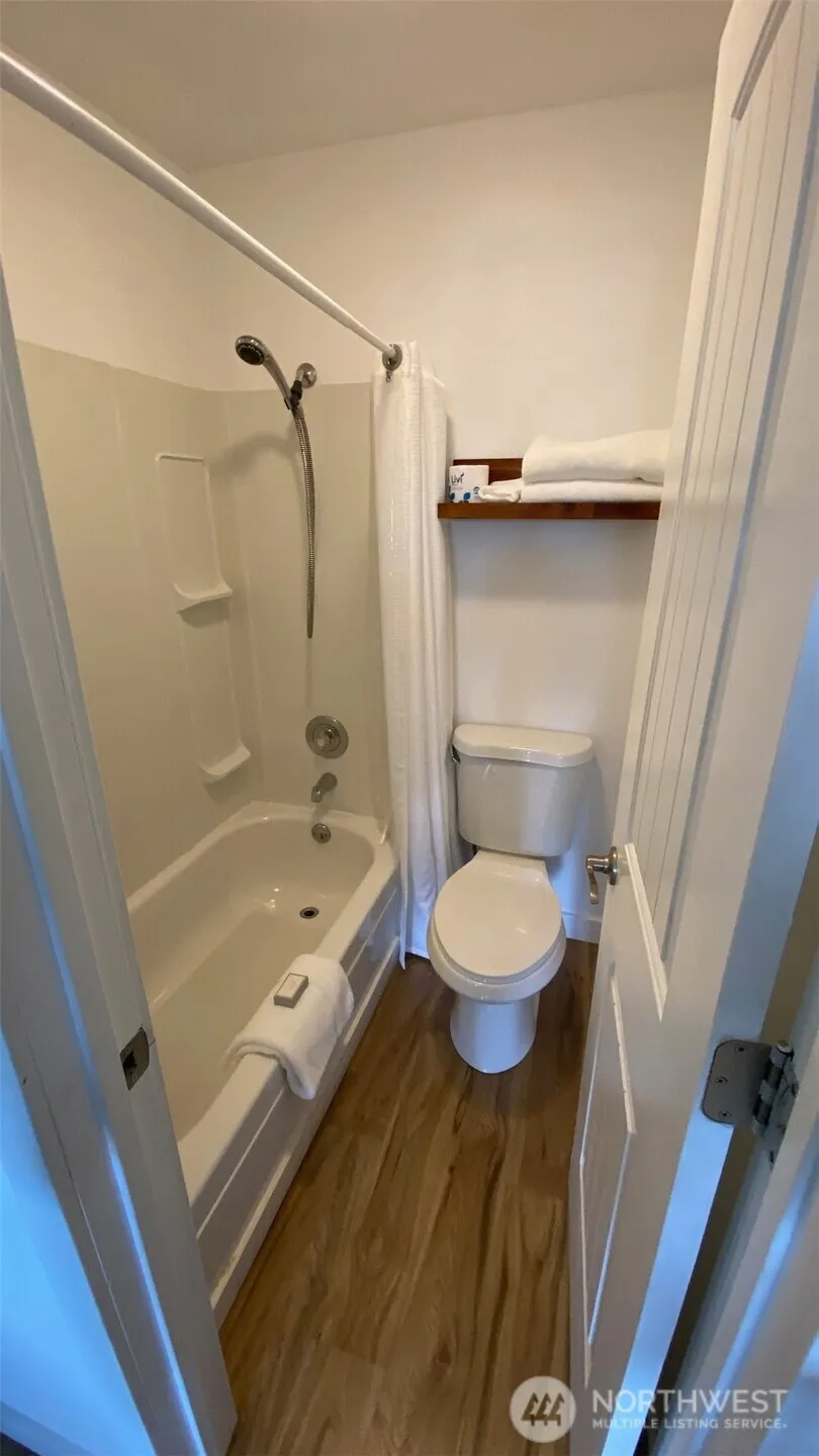Property photo for 304 14th Street Nw #203, Long Beach photo 12