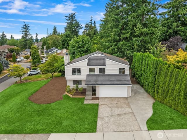 Property photo for 21006 Ne 18th Place, Sammamish photo 2