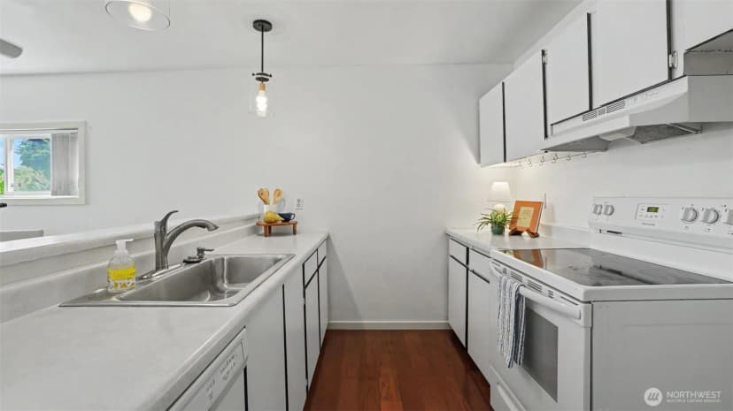 Property photo for 17431 Ambaum Boulevard S #d2, Burien photo 9