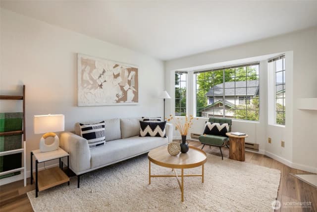 Property photo for 604 122nd Avenue Ne #3, Bellevue photo 4