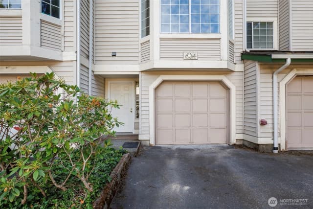 Property photo for 604 122nd Avenue Ne #3, Bellevue photo 3