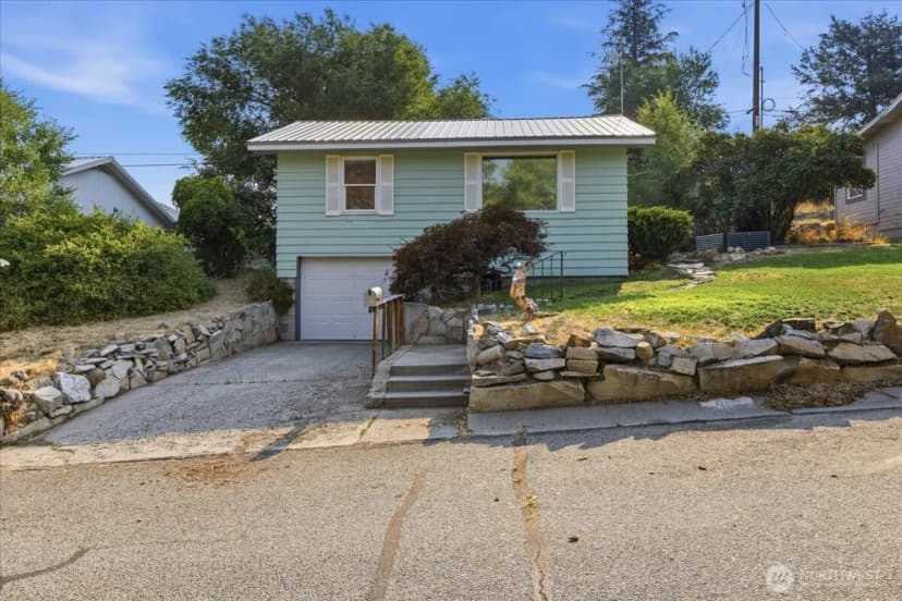 Property photo for 807 Birch Street, Coulee Dam photo 2